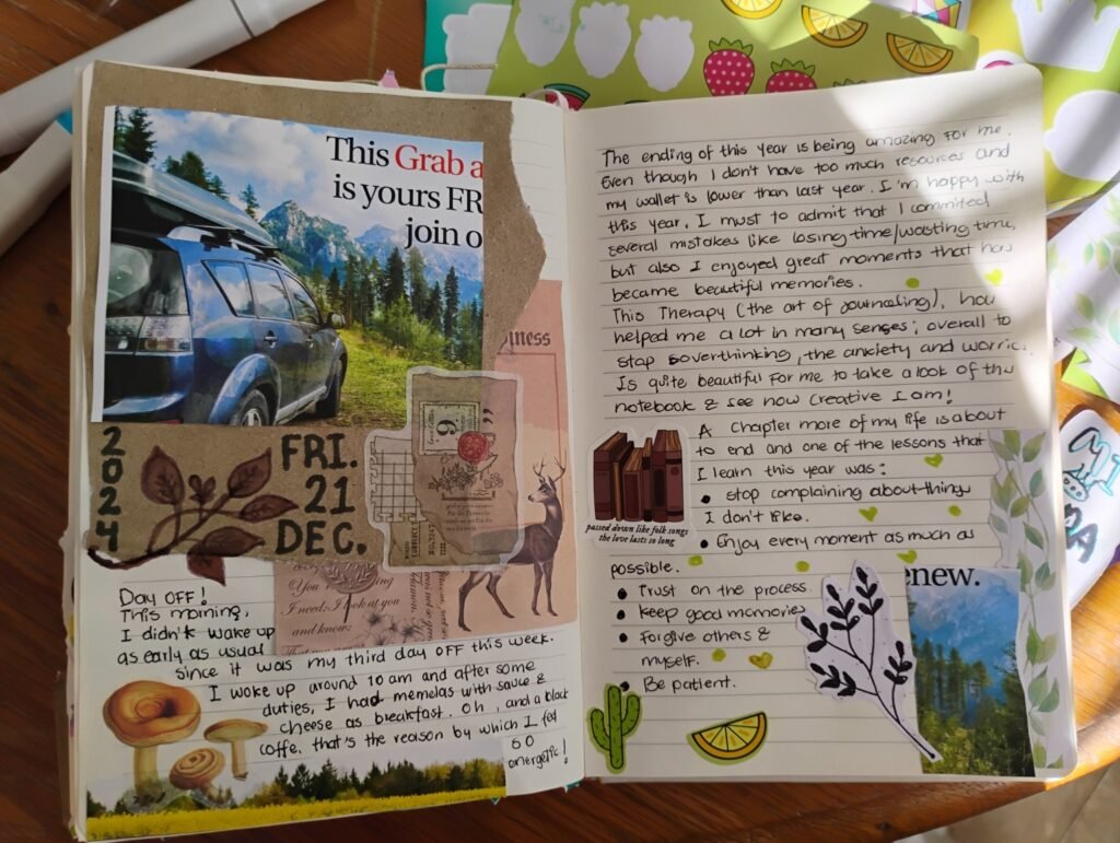 Spread de journaling creativo de fin de año con collage, reflexión personal en inglés y composición artística con elementos naturales